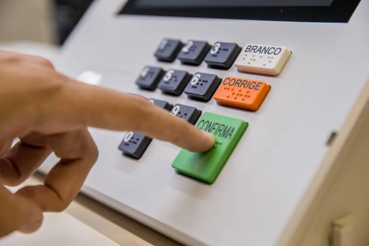 RN leva 2,6 milhões às urnas domingo com duas vagas ao Senado