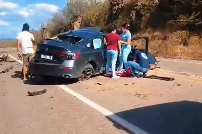 Golf e Civic ficam destruídos após batida forte na BR-304 no interior do RN