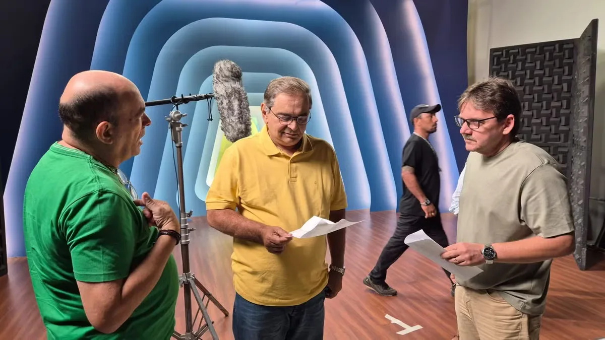 Álvaro fecha sexta em estúdio em Natal e diz que experiência decide voto