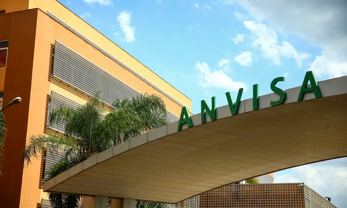 Anvisa vê risco grave em pó emagrecedor vendido sem controle na internet