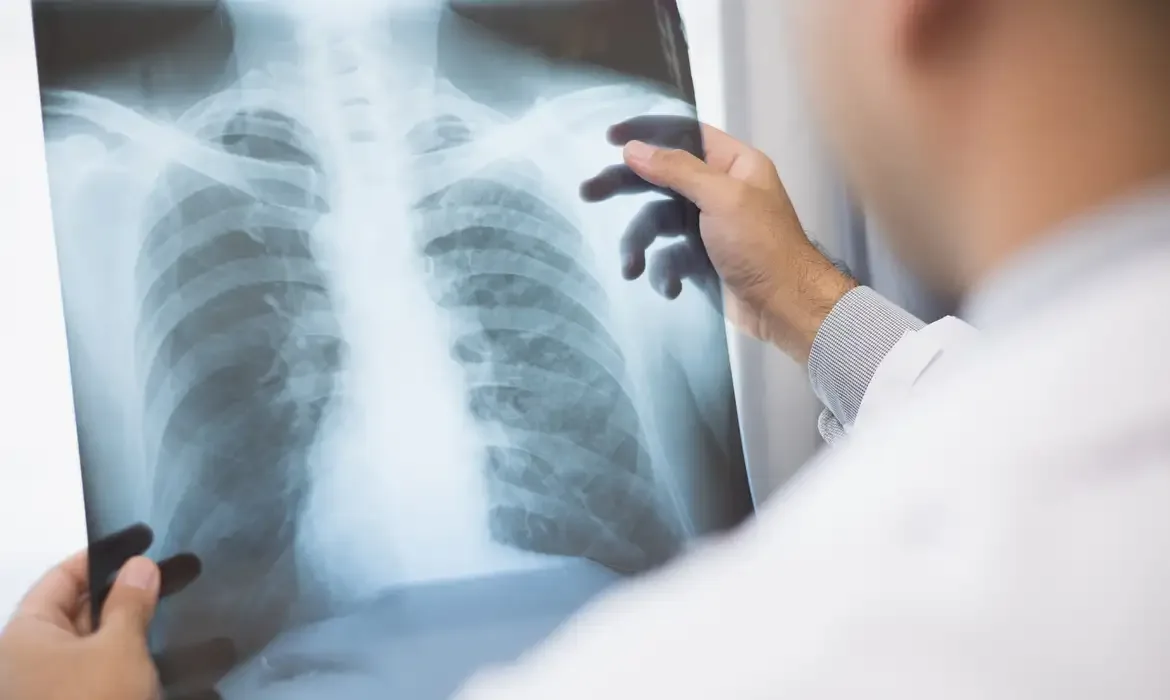 Representação visual de laboratório médico com pesquisas oncológicas