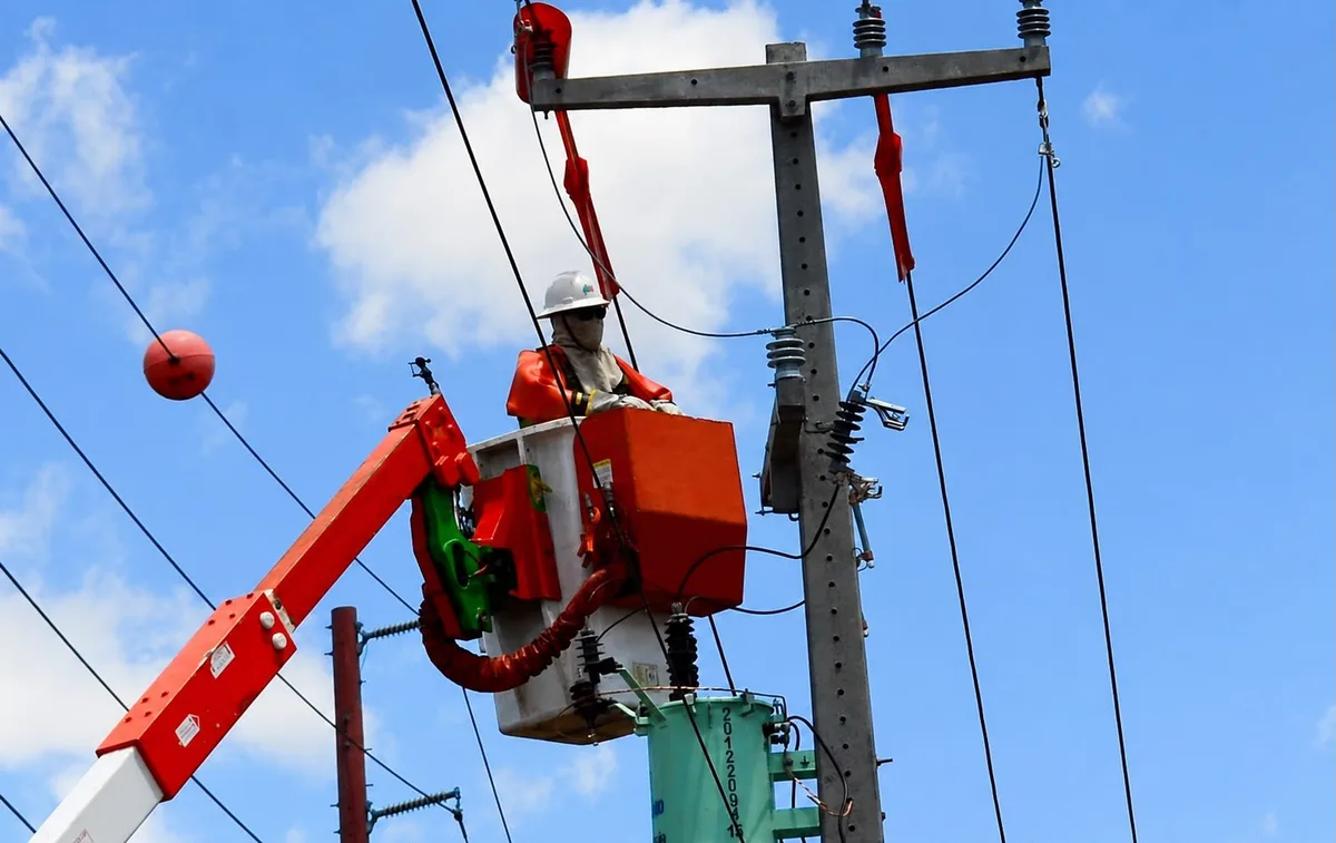 Com calor forte, Cosern prevê alta de 5% na luz e reforça rede no RN