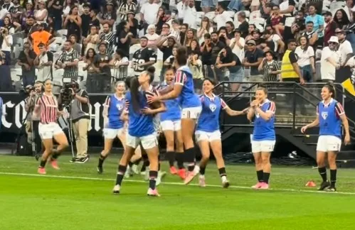 São Paulo vira sobre o Corinthians e sai na frente na final do Brasileiro Feminino