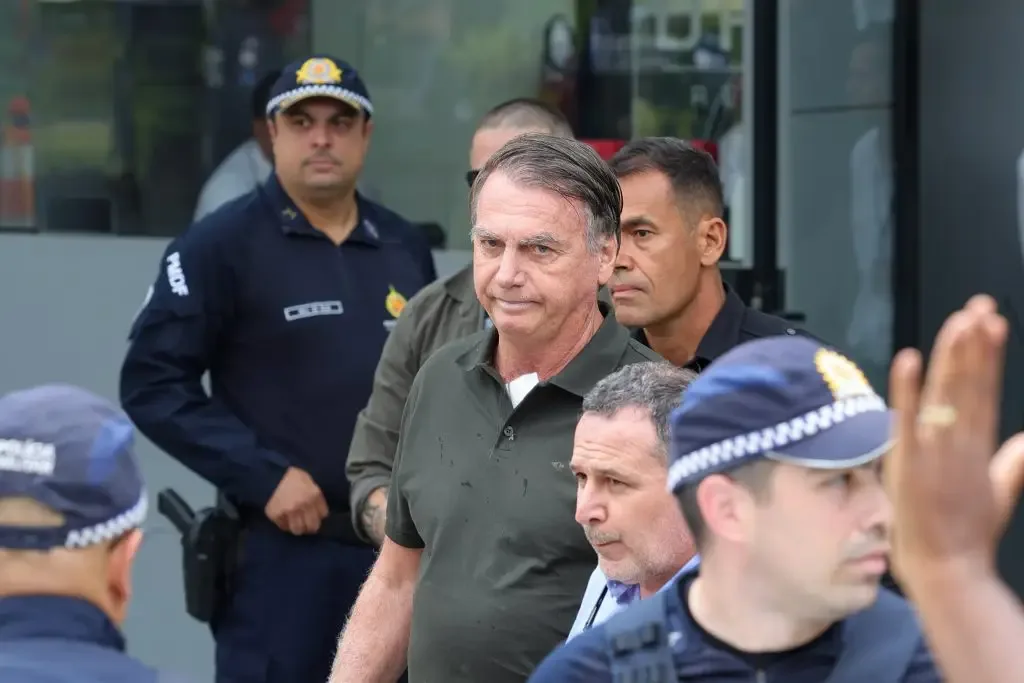 Defesa de ex-presidente aciona STF por revisão criminal e pede efeito suspensivo