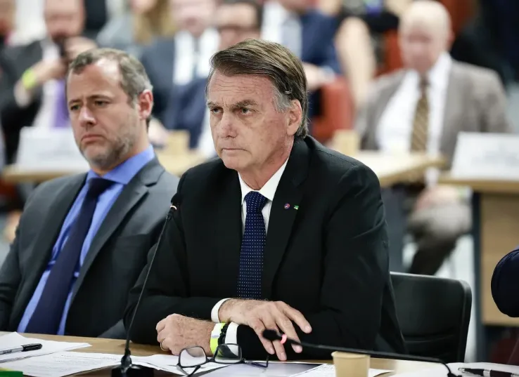Defesa de Bolsonaro pede liberdade ao STF e cita decisões do Caso Master