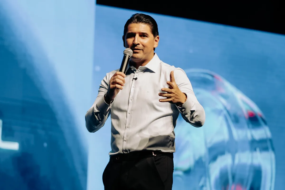 Potiguar transforma experiência em vendas em guia para iniciantes no Dia do Vendedor