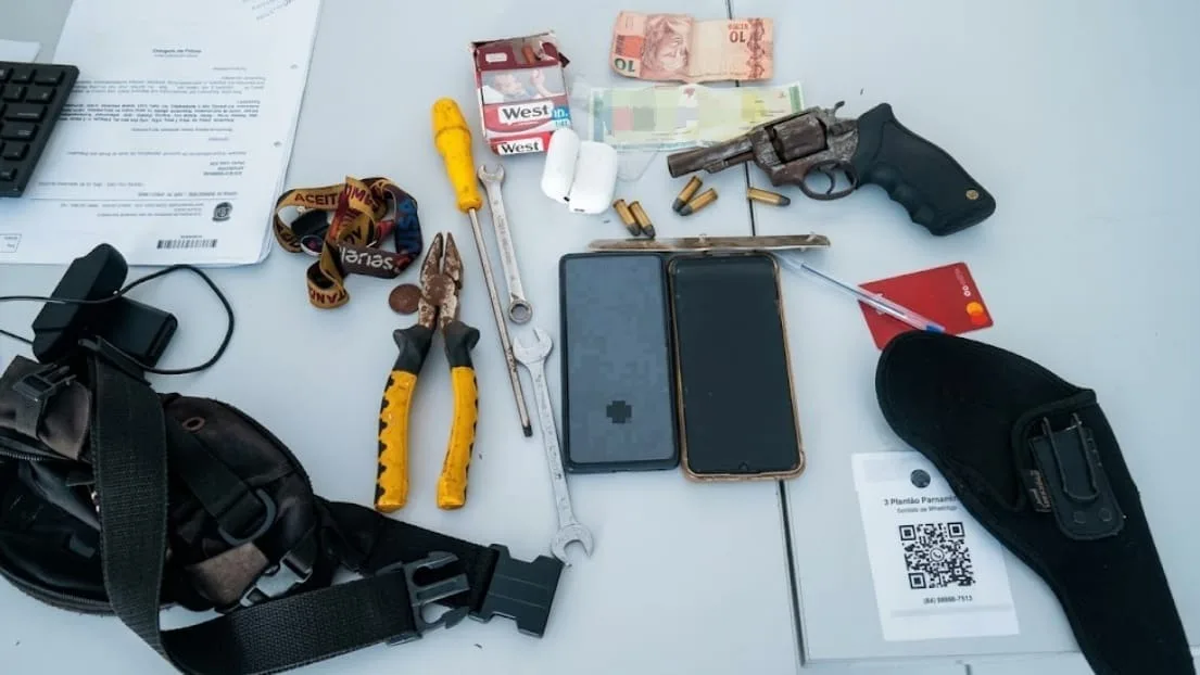 3º BPM intercepta dupla suspeita de roubo com revólver em Pium, Parnamirim