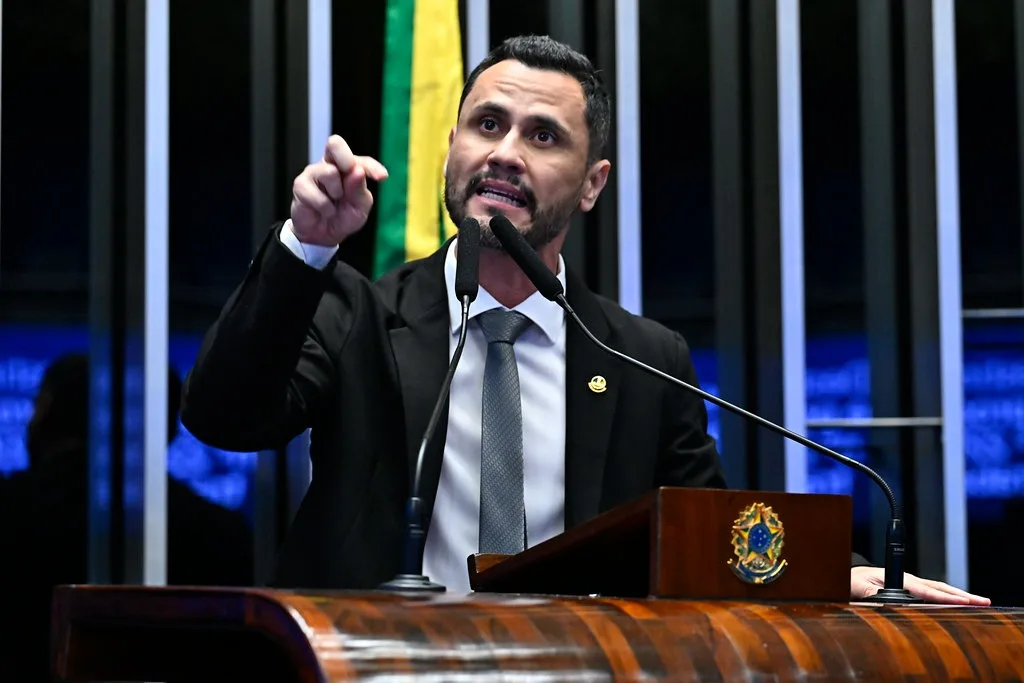 Cleitinho cobra Flávio e mira Rogério Marinho em debate sobre escala 6x1