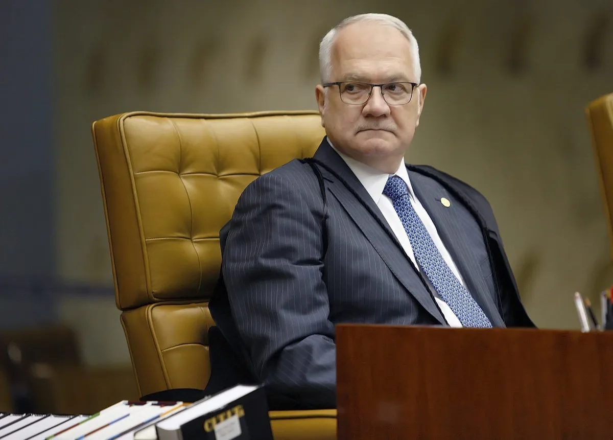 STF nega afastar Dino e mantém ministro em processos ligados a Flávio
