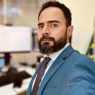 Servidor da Secom republica boato sobre Flávio e caso chega ao MPE