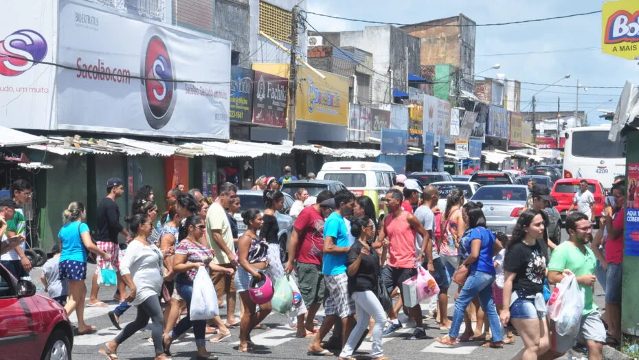 Lojas e shoppings mudam horário em Natal neste sábado de feriado no RN