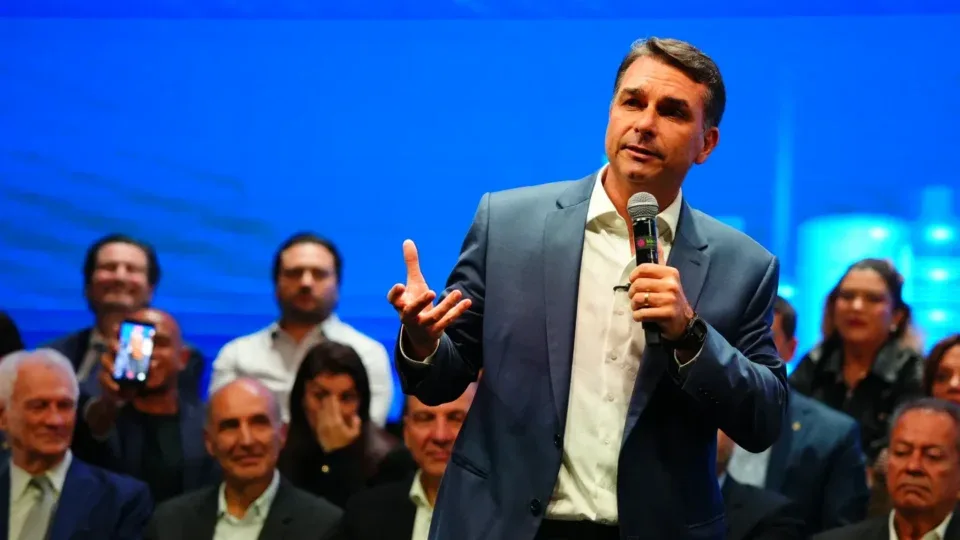 Flávio discute com empresários plano para elevar idade de aposentadoria e rever Bolsa Família