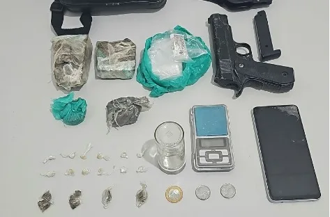 PM detém suspeito de 22 anos e apreende drogas na Zona Norte de Natal