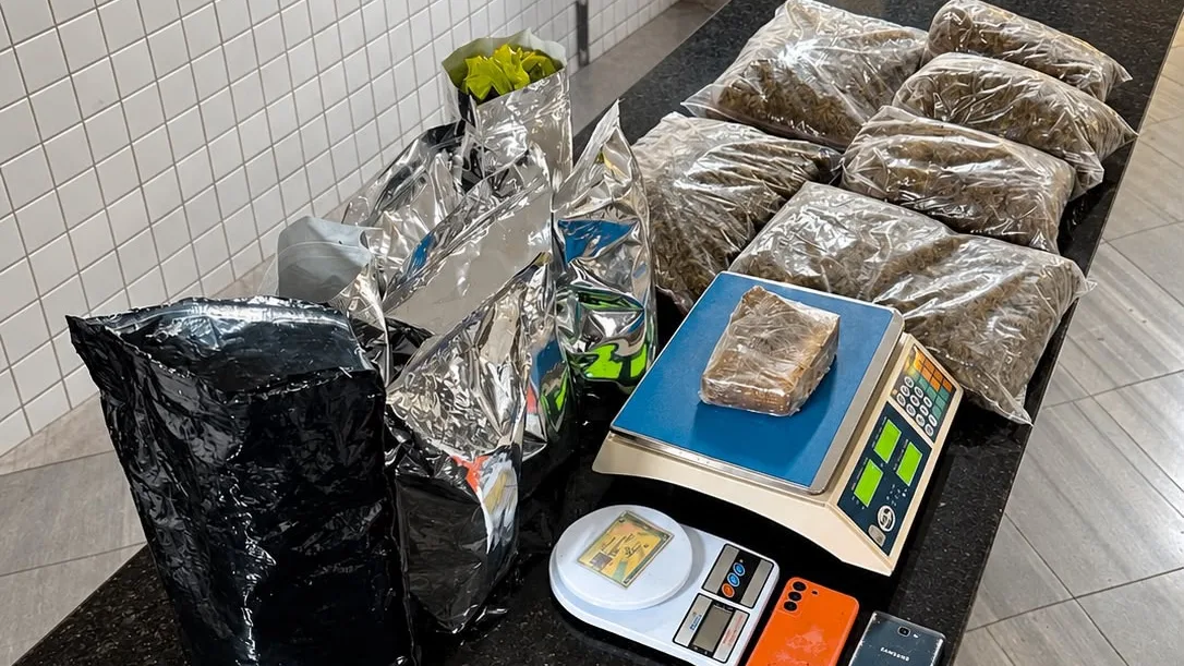 Suspeito corre para lava-jato no Planalto e PM acha 10 kg de skank