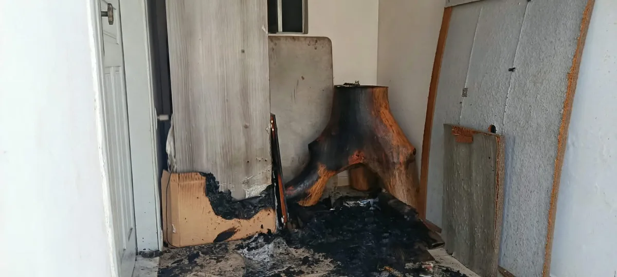 Residência em vila no bairro Alecrim, em Natal, após incêndio combatido pelos Bombeiros