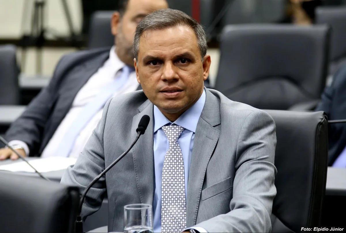 Aliado de Paulinho estranha ida de Ezequiel a palanque de Allyson em Caicó