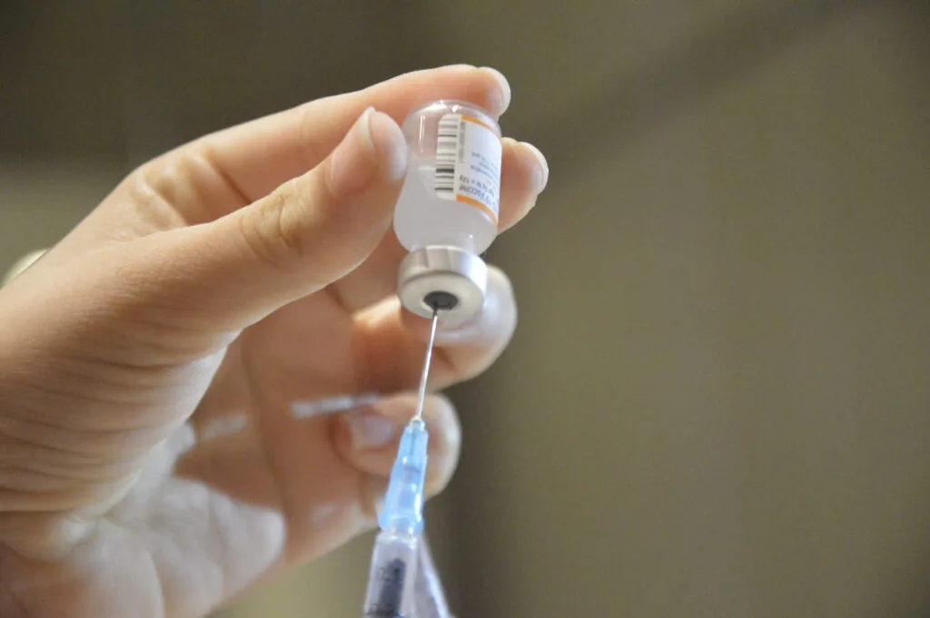 Sábado de vacina em Mossoró: nove postos abrem para atualizar caderneta e dose da dengue