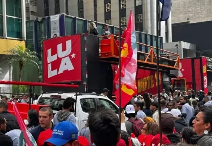 Atropelamento em ato na Paulista deixa mulher de 64 anos ferida