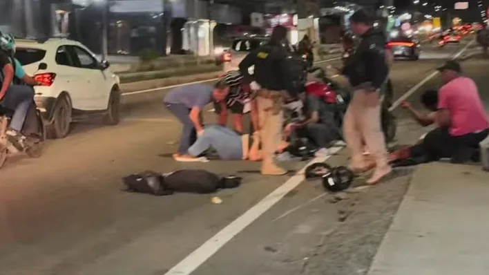 Atropelamento deixa dois feridos perto de faixa no Igapó, na Zona Norte