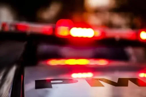 Suspeita invade casa no Alto Oeste e é detida após agredir adolescente