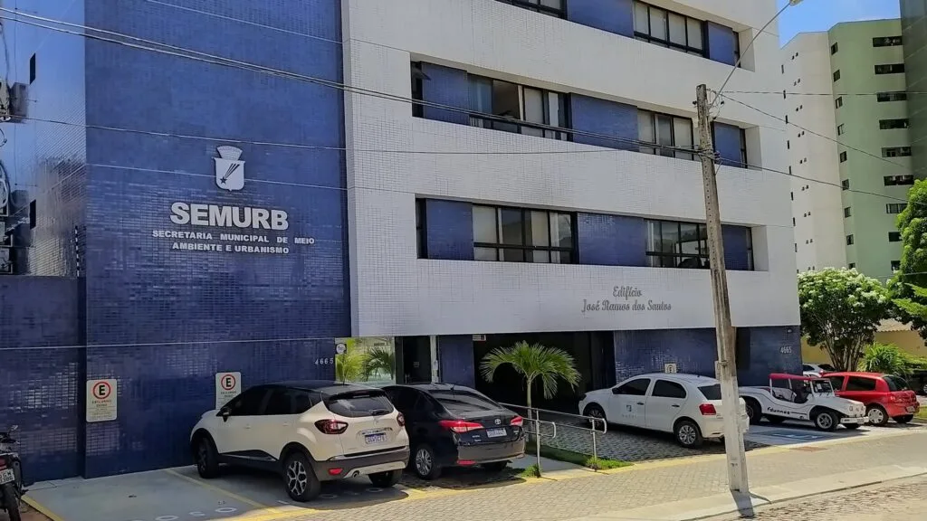 Equipe da Semurb em ação de fiscalização ambiental em Natal
