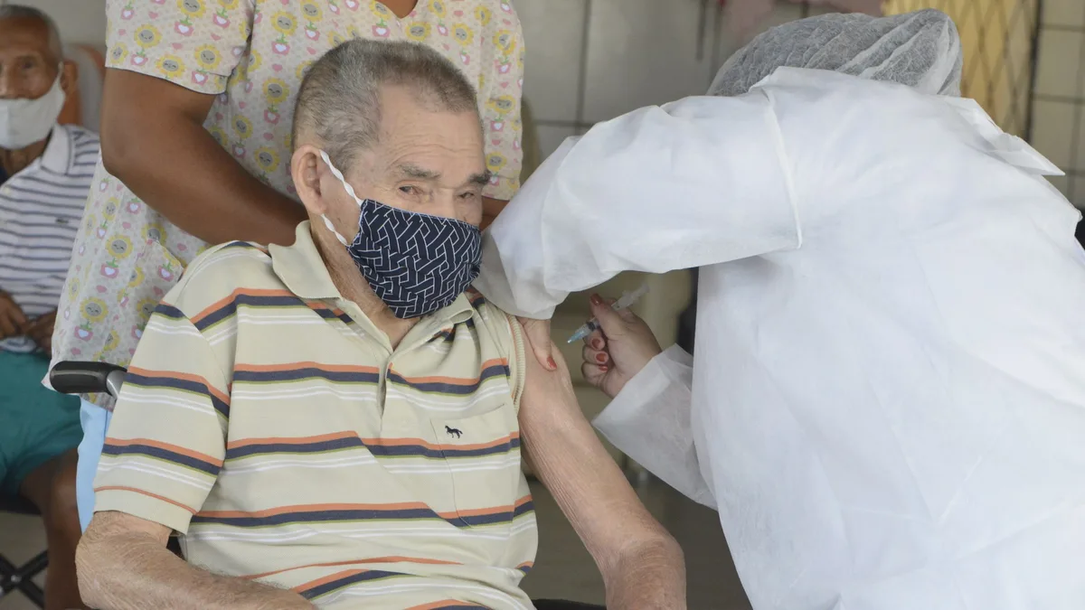 Idosos com 85 anos ou mais já podem tomar a vacina Pneumo 20 em Natal