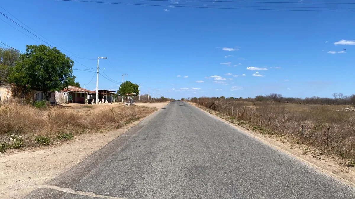 Buracos na RN-233 entre Apodi e Caraúbas voltam a preocupar no Oeste