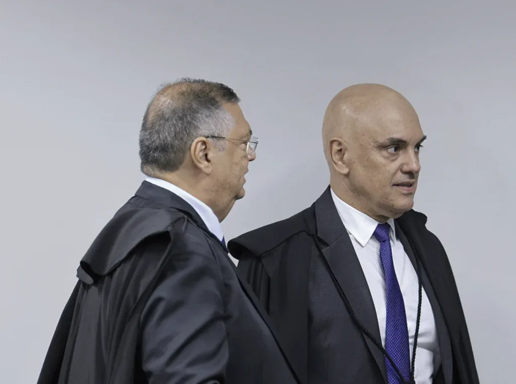 PL descarta acordo e planeja pedidos contra Moraes e Dino para 2027