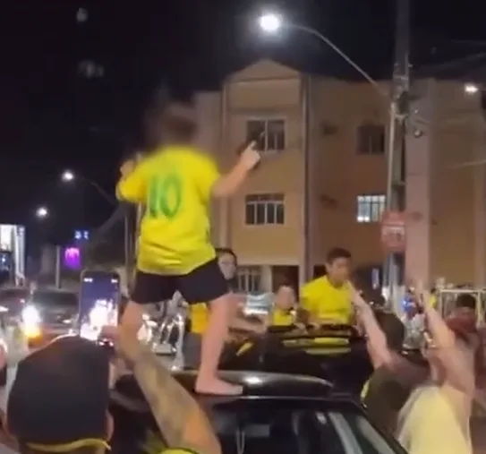 Vídeo com criança e suposta arma em festa política leva Polícia Civil a apurar caso