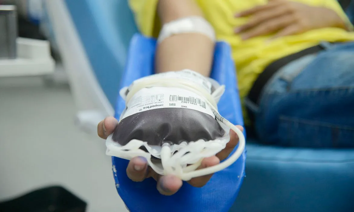 Idosos saudáveis acima de 70 anos já podem doar sangue em todo o país