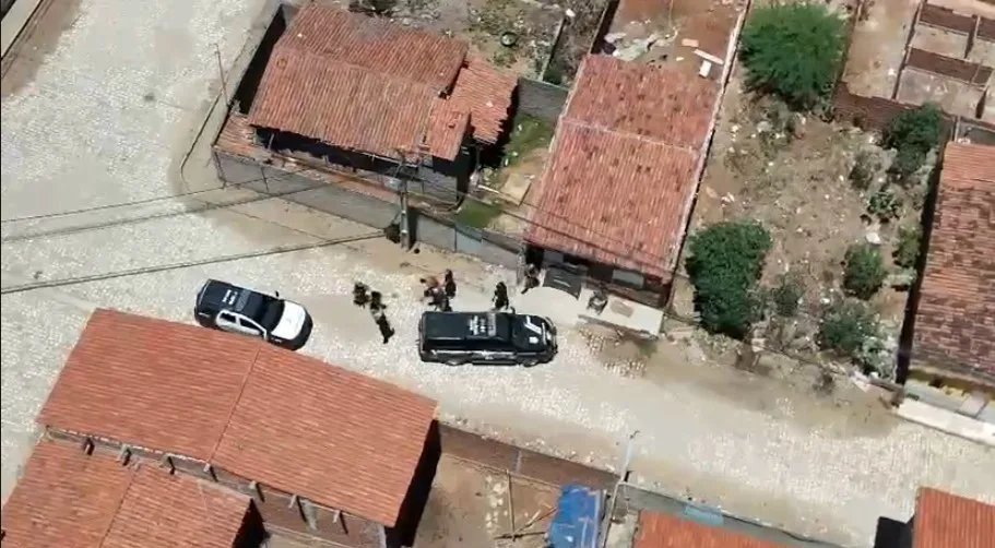Polícia apreende revólver e munições em ação no bairro Manoel Deodato
