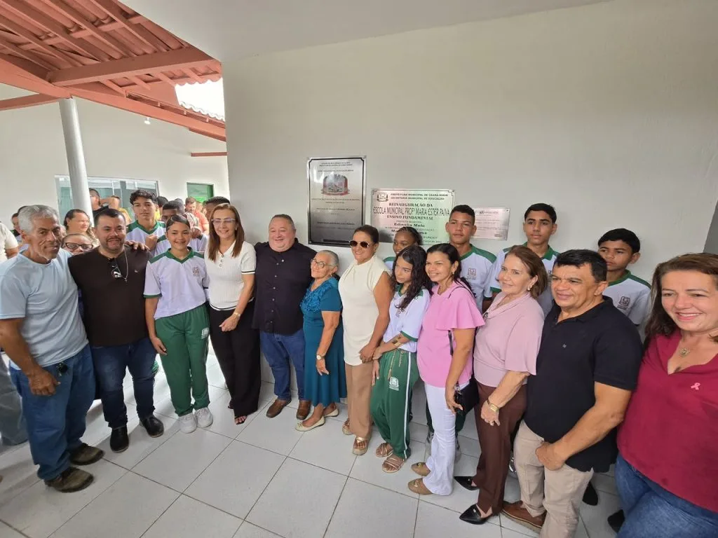 Cerimônia de entrega da Escola Municipal Maria Ester Paiva renovada em Massangana, Ceará-Mirim