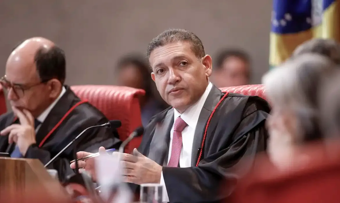 Kassio Marques aciona Fachin após Dino liberar post barrado pelo TSE