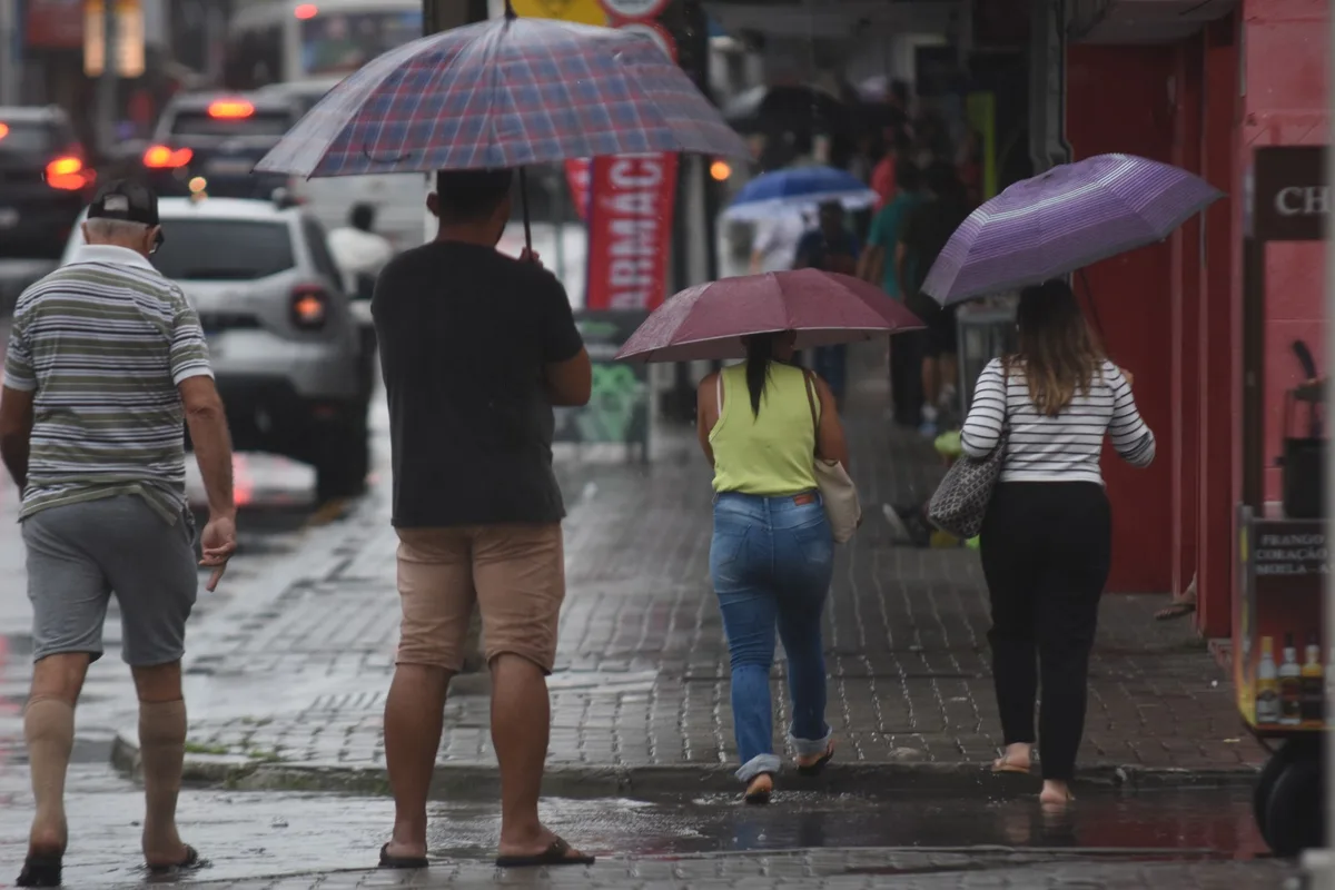 Chuva pode molhar votação em Natal e eleitor deve se preparar