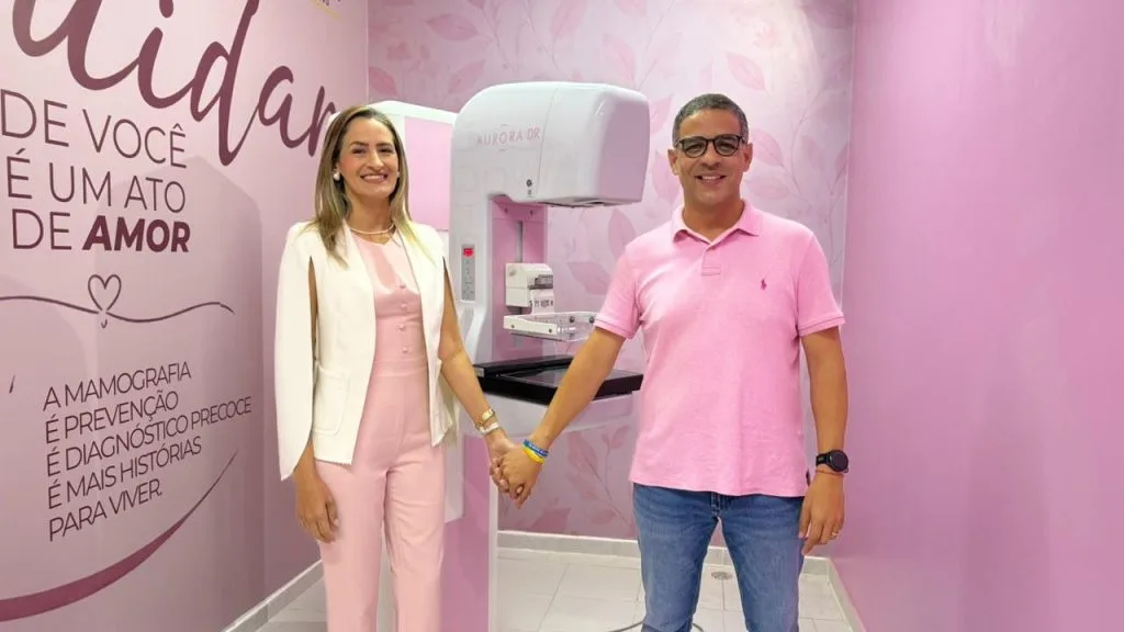 Entrega do mamógrafo próprio da rede pública de Parnamirim durante cerimônia no Outubro Rosa