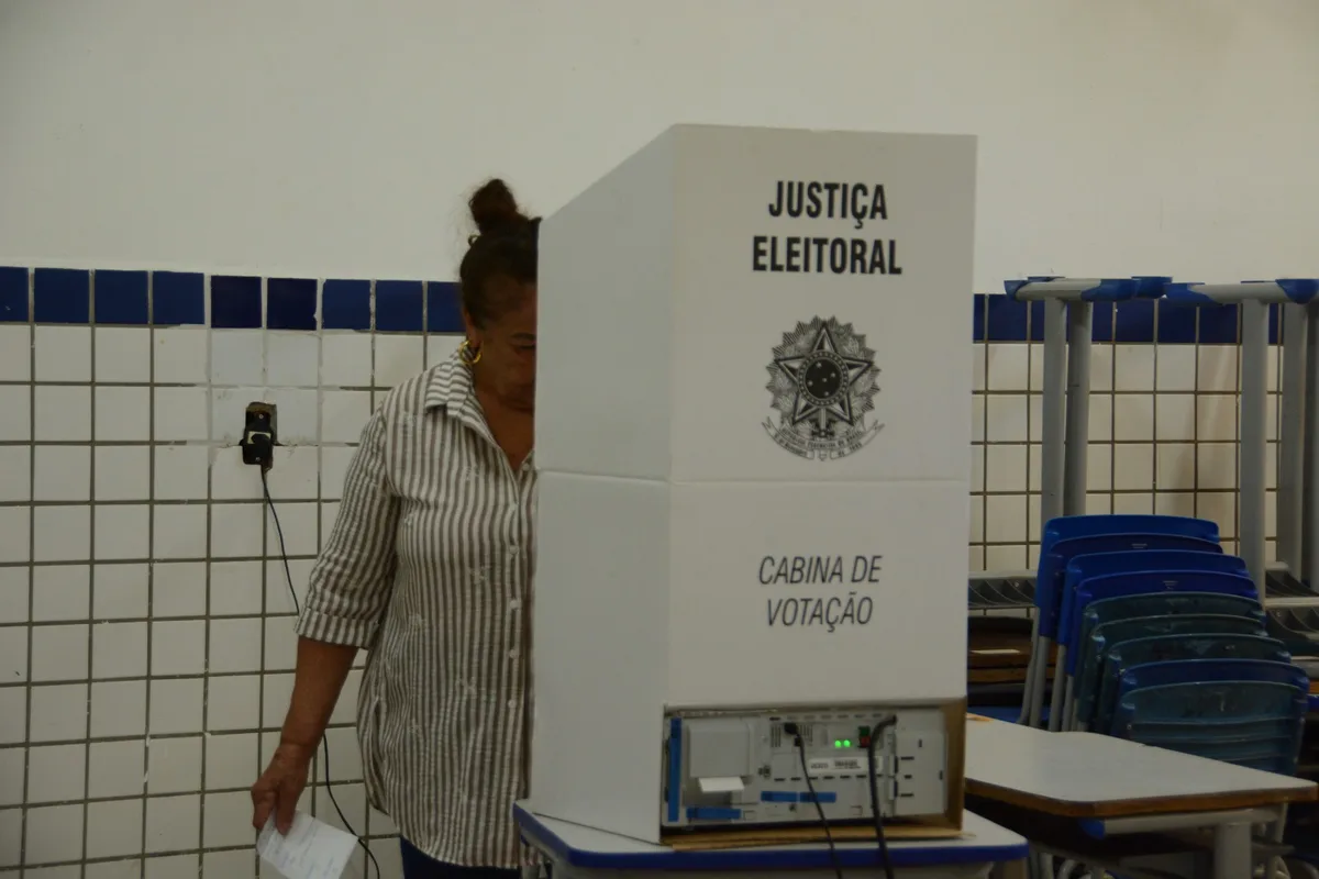 Um em cada cinco eleitores faltou ao 1º turno e abstenção é a maior desde 1998