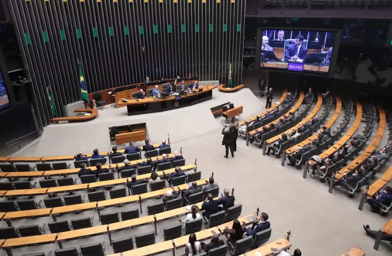 PT elege 70 na Câmara mas fica sem deputado federal em sete estados