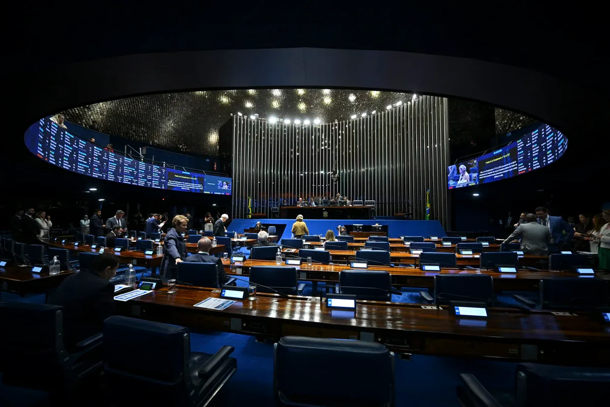 Senado no RN tem Styvenson à frente e disputa voto a voto pela segunda vaga