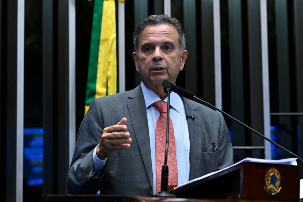 Marinho leva preocupações ao STF e encontra Fachin em meio ao 2º turno