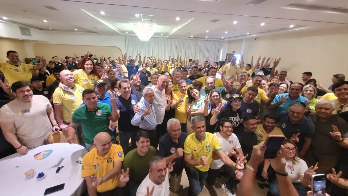 Rogério tranca pauta com 100 prefeitos e mira virada de Flávio no interior do RN