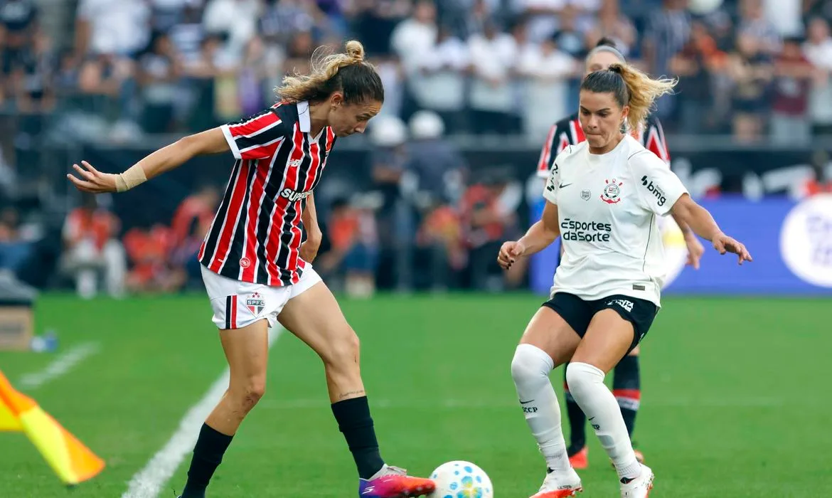 São Paulo joga pelo empate e Corinthians precisa vencer por dois gols