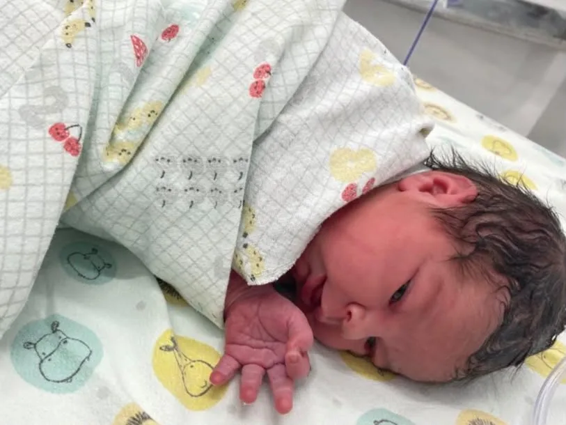 Sem saber que esperava filha, moradora da zona rural de Grossos dá à luz em hospital do Oeste