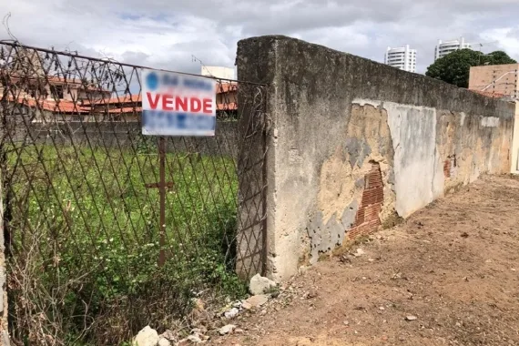 Terrenos sujos na mira de Natal: 187 multas ambientais, com foco no combate à dengue