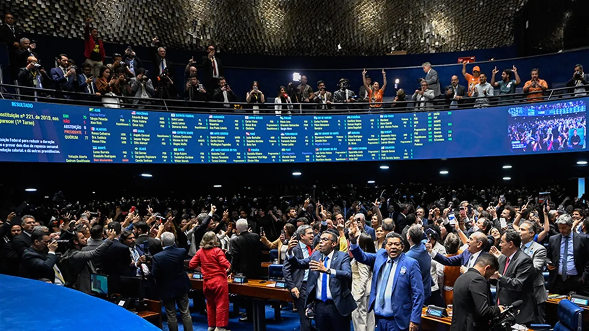 Senado aprova fim da escala 6x1 e jornada cai para 40 horas semanais