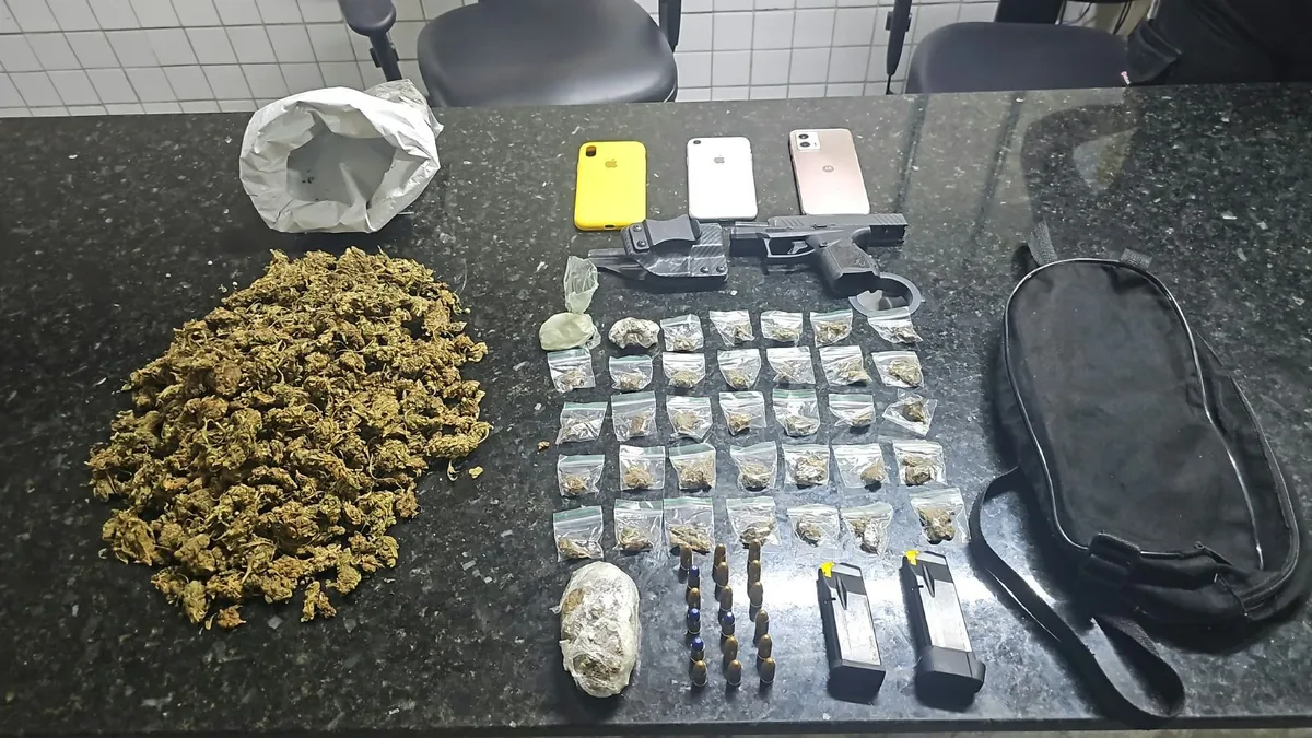 Radiopatrulha prende suspeito com pistola e drogas em condomínio de Natal
