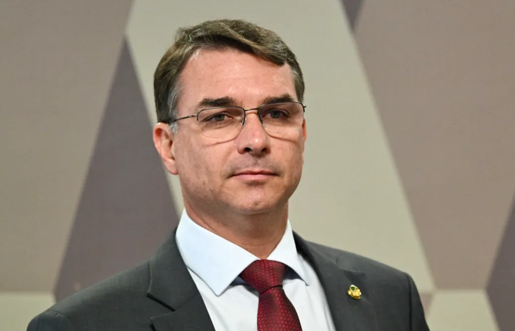 Por 3 a 1, TSE mantém veto a posts sobre Flávio e Nossa Senhora