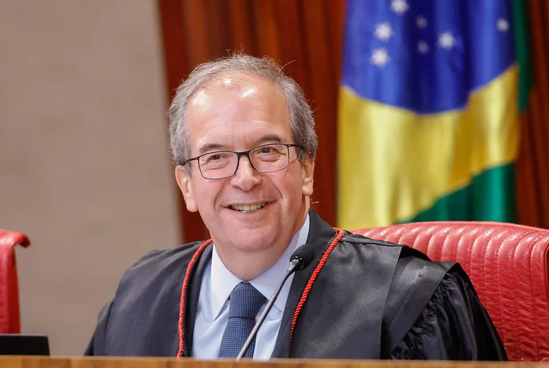 TSE nega pedido da campanha de Flávio para barrar posts de sindicatos