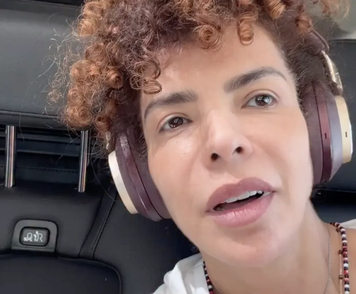 Vanessa da Mata se encanta com praia de Areia Branca: “Olhem que coisa linda”
